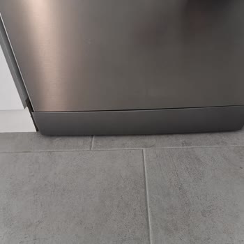 Bulaşık Makinesinde Güvenlik Endişesi: Açık Kapak Ve Uyarı Mesajı