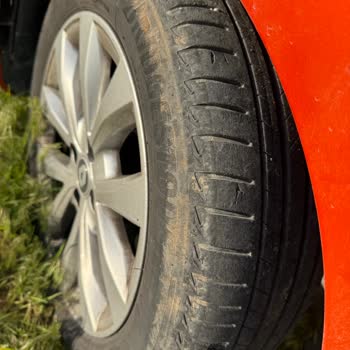 Kısa Sürede Aşırı Yıpranan Lastikler Ve İlgisiz Servis