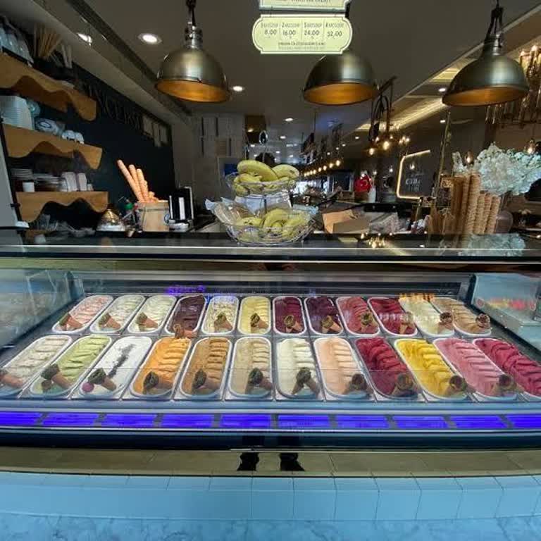 Dondurma Külaha İyi Yerleştirilmediği İçin Yere Düştü Ve Tekrar Ücret Alındı