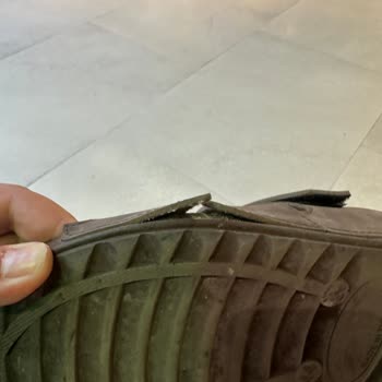 Bambi Terlik Kısa Sürede Yırtıldı, Mağaza İlgisiz Kaldı