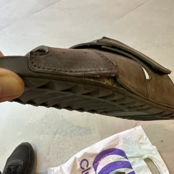 Bambi Terlik Kısa Sürede Yırtıldı, Mağaza İlgisiz Kaldı