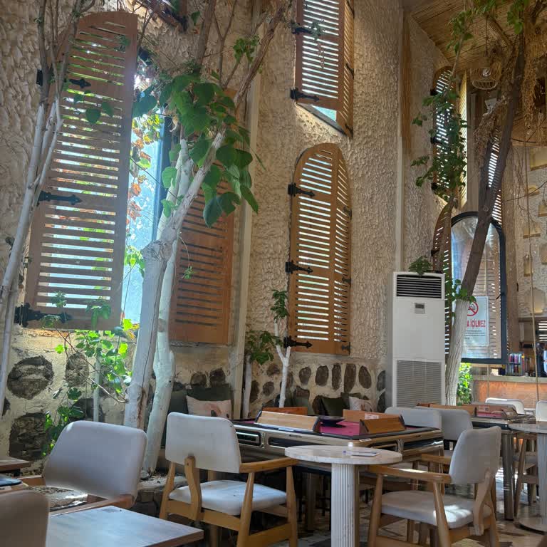 Comolokko Coffee Buca Kahvenin İçinden Çıkan