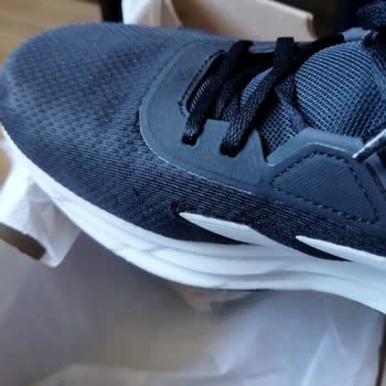 Adidas Shoes Torn After 5 Months – Amazon Denies Responsibility