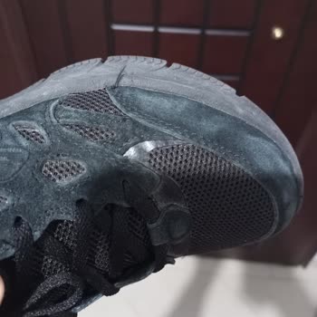 I Got No Support for My Skechers Shoes With Color Fading