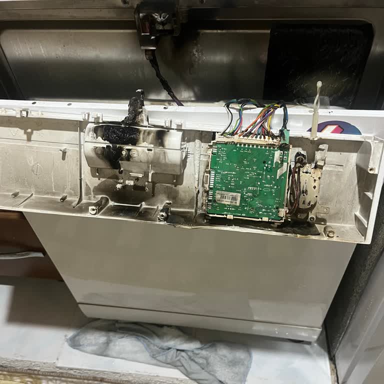 Bulaşık Makinesi Yangın Tehlikesi Yaşattı