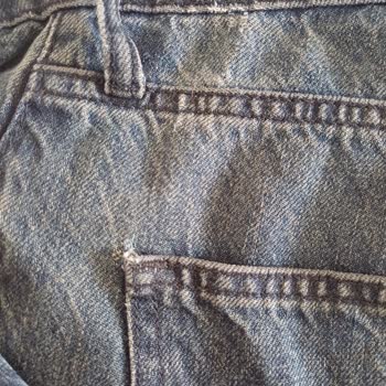 Bir Defa Giyilen Jeanın Hızla Yırtılması Ve Olumsuz Müşteri Hizmeti