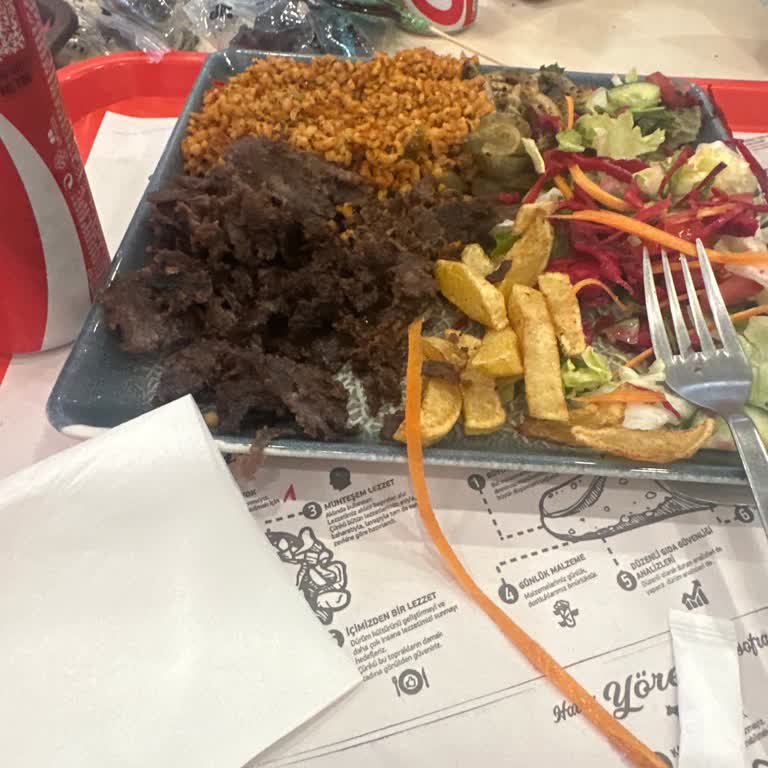 Hatay Yöresel Sofrası'nda Kötü Kokulu Ve Yanmış Döner Deneyimi