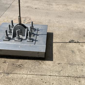 Pendik Belediyesi Otoparkındaki Sivri Demirler Lastiğimi Patlattı, Mağdur Oldum