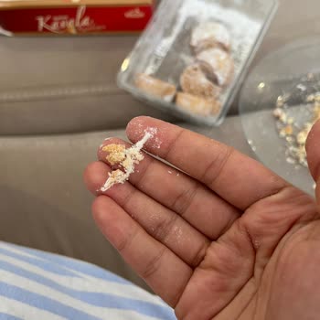 BİM Kurabiyenin İçinden Kıyafet Yumağı Çıktı!