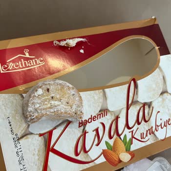 BİM Kurabiyenin İçinden Kıyafet Yumağı Çıktı!