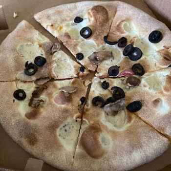 Domino's İncek Şubesinden Gelen Pizza Hayal Kırıklığı Yarattı