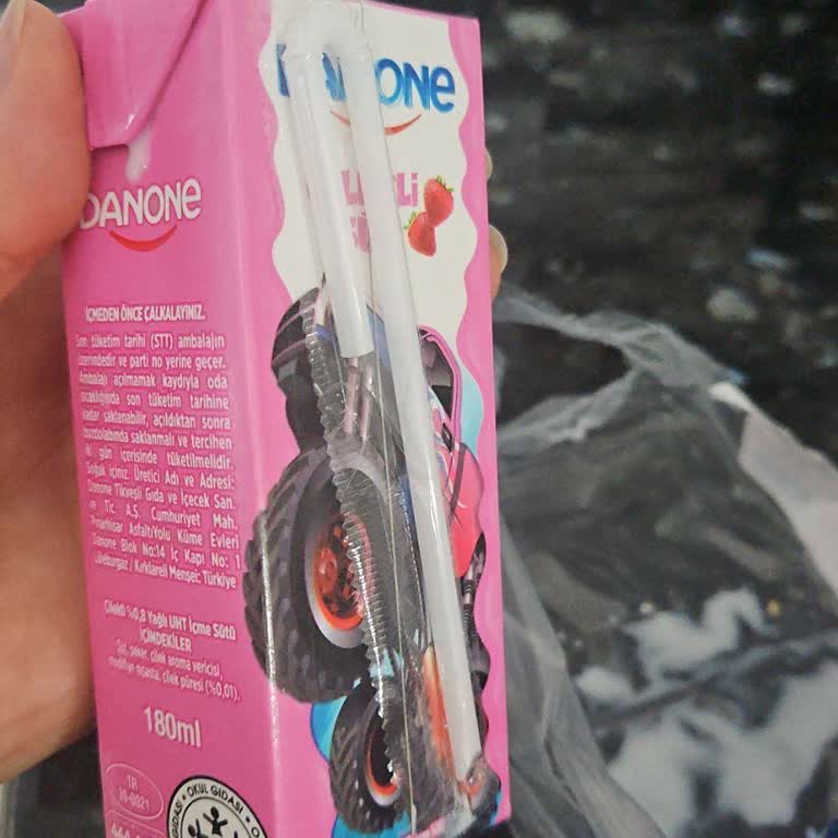 Kapalı Danone Çilekli Süt Paketi Açık Çıktı, Mağduriyet Yaşadım