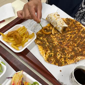 Lahmacunun İçinden Lastik Çıkması Güven Sarsıyor