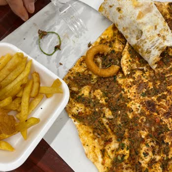 Lahmacunun İçinden Lastik Çıkması Güven Sarsıyor