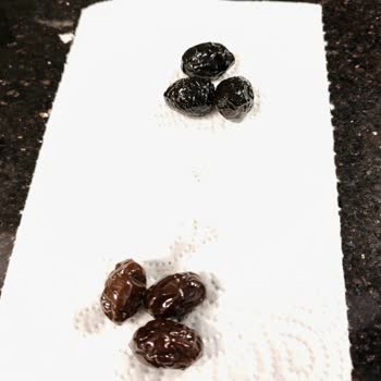 Kuru Sele Zeytinde İki Farklı Renk Ve Tat Şaşkınlığı