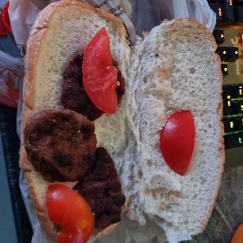 Sipariş Edilen Köfte Ekmek Beklentileri Karşılamadı: Bayat Ve Eksik Ürün Teslimatı