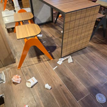 Popeyes Özlüce Şubesinde Yetersiz Temizlik Ve Hijyen Sorunu