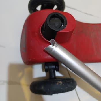 Pahalı Scooter'ın Kırılması Ve Garanti Sorunu Hayal Kırıklığı Yarattı