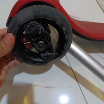 Pahalı Scooter'ın Kırılması Ve Garanti Sorunu Hayal Kırıklığı Yarattı