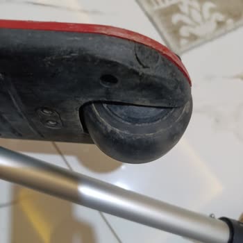 Pahalı Scooter'ın Kırılması Ve Garanti Sorunu Hayal Kırıklığı Yarattı