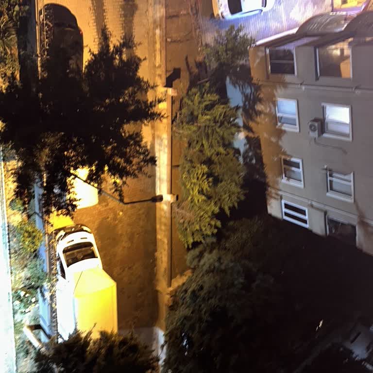 Ataşehir Küçükbakkalköy'de Süregelen Su Sızıntısı Ve Altyapı Sorunu