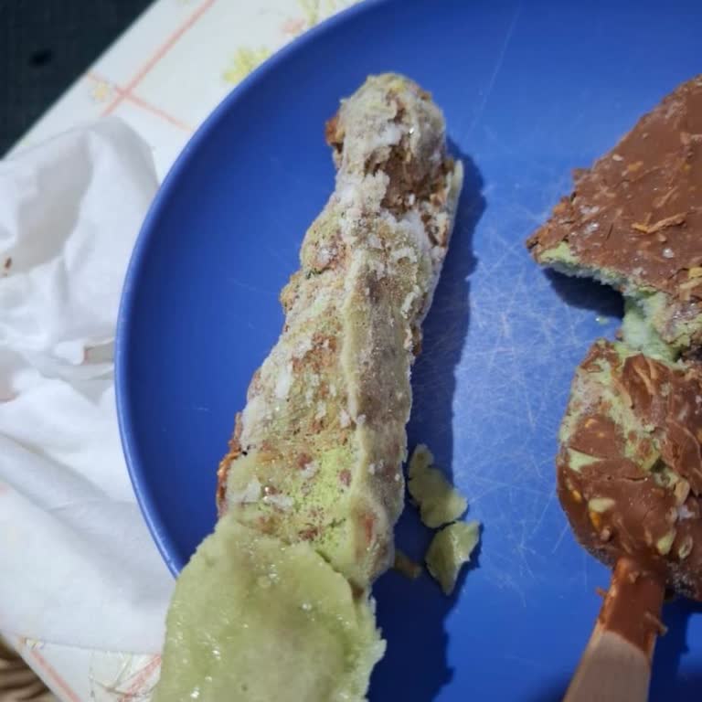 Aldığım Dondurmanın Şekli Bozuk Çıktı, Sağlığımız Tehlikeye Girdi