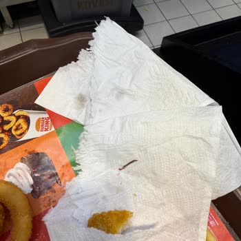 Burger King'te Tavuk Menüsünde Böcek Şoku Ve Hijyen İhmali