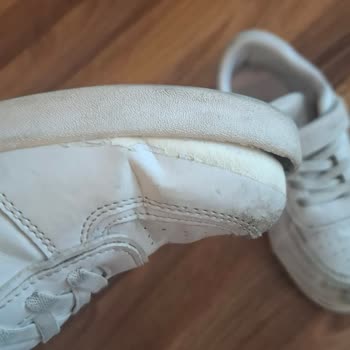 Kısa Sürede Hasar Gören Spor Ayakkabı Hakkında Şikayet