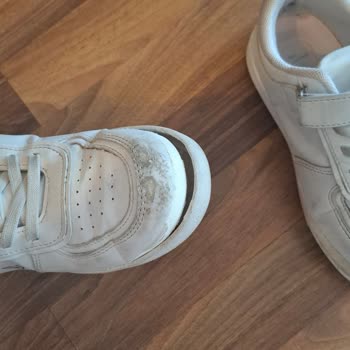 Kısa Sürede Hasar Gören Spor Ayakkabı Hakkında Şikayet