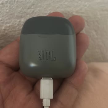 JBL 225 TWS Kulaklıklar Şarj Olmuyor, Servisten Destek Bekliyorum