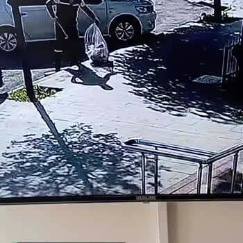 Erzurum Büyükşehir Belediyesi Bina Önüne Çöp Bırakma