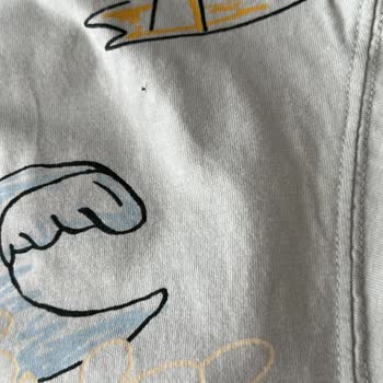 Bir Kez Giyilen T-shirtte Delik Oluştu, Mağazaya Gitmeden Çözüm Bekliyorum