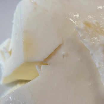 Peynirde Beklenmeyen Lekeler Ve Kötü Tat Deneyimi