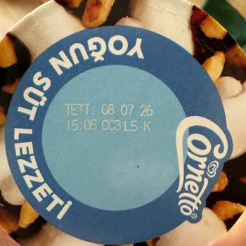 Aldığım Dondurmaların Külahları Bayat Ve Yenilemeyecek Kadar Kötüydü