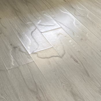 Sırma Damacana Çatlağı Nedeniyle Evde Su Baskını Ve Maddi Zarar