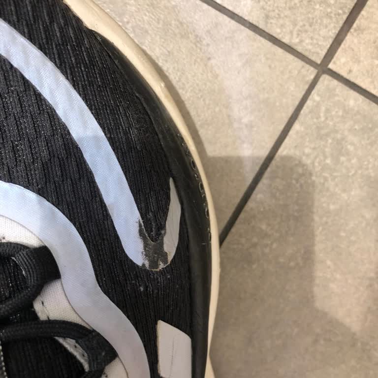 Adidas Ayakkabıda Tekrarlayan Deformasyon Ve Değişim Sorunu