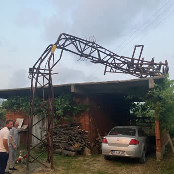 Yıkılan Trafo Direği Aylarca Onarılmadı, Mülkümüz Zarar Görüyor