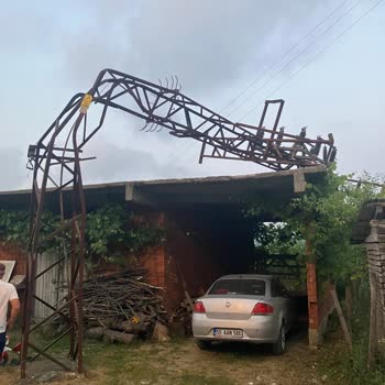 Yıkılan Trafo Direği Aylarca Onarılmadı, Mülkümüz Zarar Görüyor