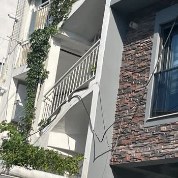 Düşen Kablo Nedeniyle Doğalgaz Tesisatı Ve Aracım Tehlikede, Kurumlardan Çözüm Bekliyorum