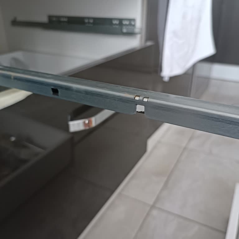 Çekmece Rayındaki Plastik Parçaların Kırılması Ve Yedek Parça Bulunamaması