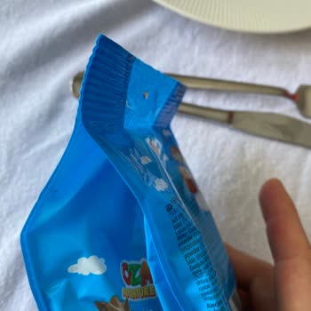 Açılmamış Paketten Dış Ambalajsız Çikolata Çıkması Güven Sarsıyor