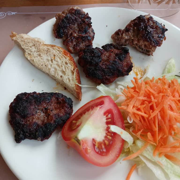 Sosyal Tesiste Yanık Yemek Ve İlgisiz Hizmet