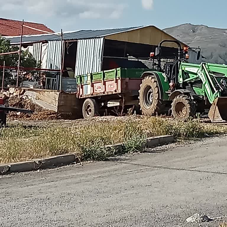 Elmadağ Belediyesi Nazlı Sokakta Mandıra Kaynaklı Koku Ve Rahatsızlık