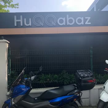 Kaldırımları İşgal Eden Vale Hizmeti Yüzünden Yaya Geçişi Engelleniyor