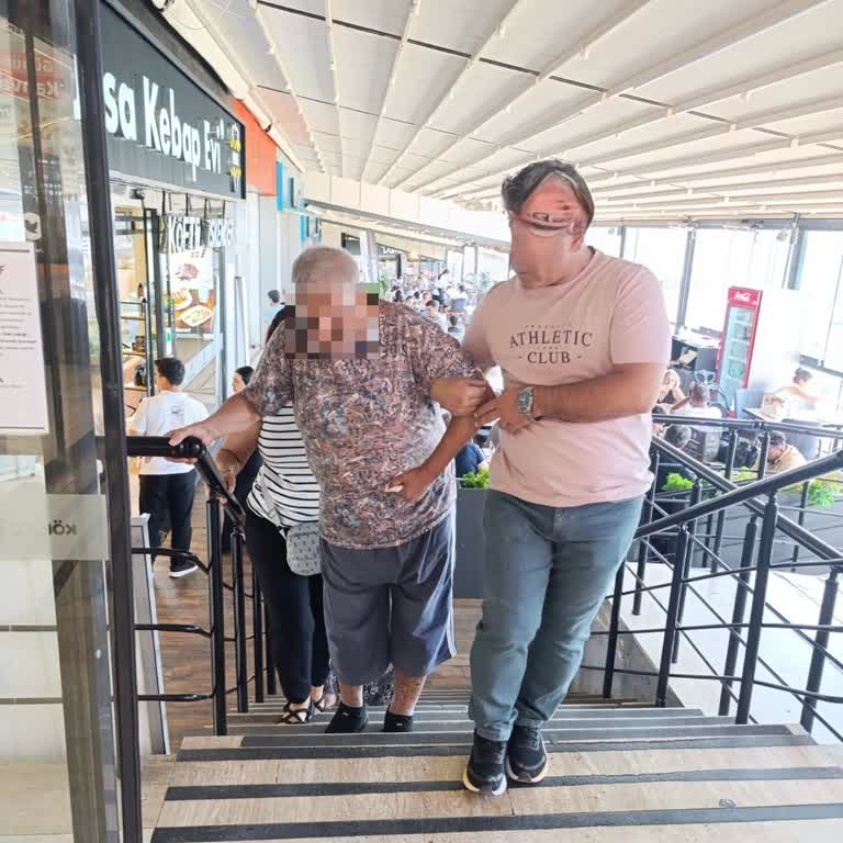 Engelli Müşteriler İçin Tekerlekli Sandalye Eksikliği