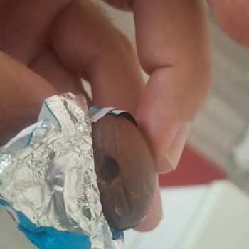 Aldığım Ozmo Çikolatanın İçinde Delik Çıktı, Güvenim Sarsıldı