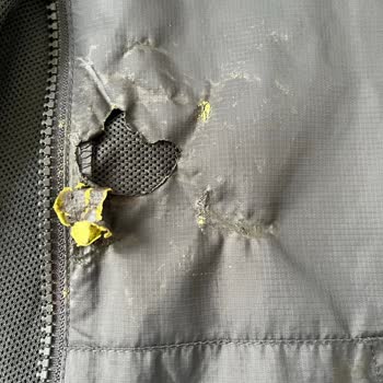 Porçöz Kutusundaki Delik Nedeniyle Eşofmanım Zarar Gördü, Mağduriyetim Giderilmedi