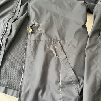 Porçöz Kutusundaki Delik Nedeniyle Eşofmanım Zarar Gördü, Mağduriyetim Giderilmedi