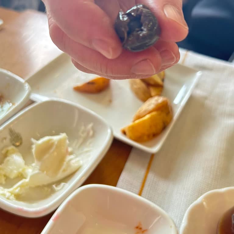 Kasımpaşa Sosyal Tesislerinde Skandal: Yenilmiş Zeytin ve İlgisiz Yetkililer