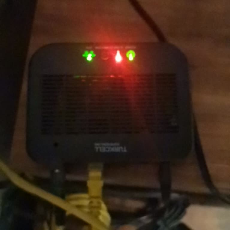 İnternet Bağlantı Sorunu Ve Çözüm Beklentisi: Karşıyaka'da 4 Gündür Hizmet Yok